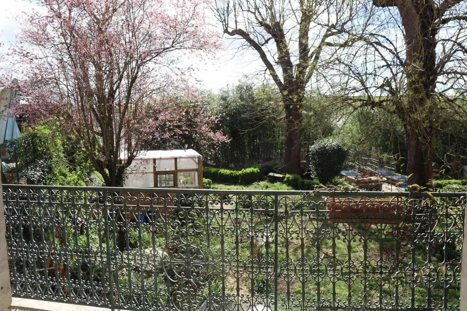 Agreables Studios Avec Terrasse Sur Jardin Caussade Appartement